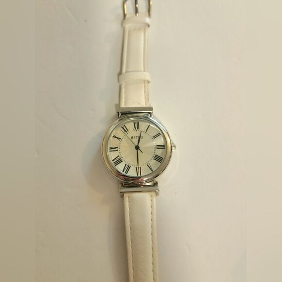 Vintage 1990s Mateo Quartz Watch – Silver-tone Case, Roman  Vintage 1990s Mateo Quartz Watch Silver Tone Case, Roman Numerals, Japan Mov’t